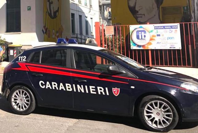 Furto e rapina a transessuali dopo avere concordato una prestazione